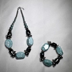 Necklace and bracelet set